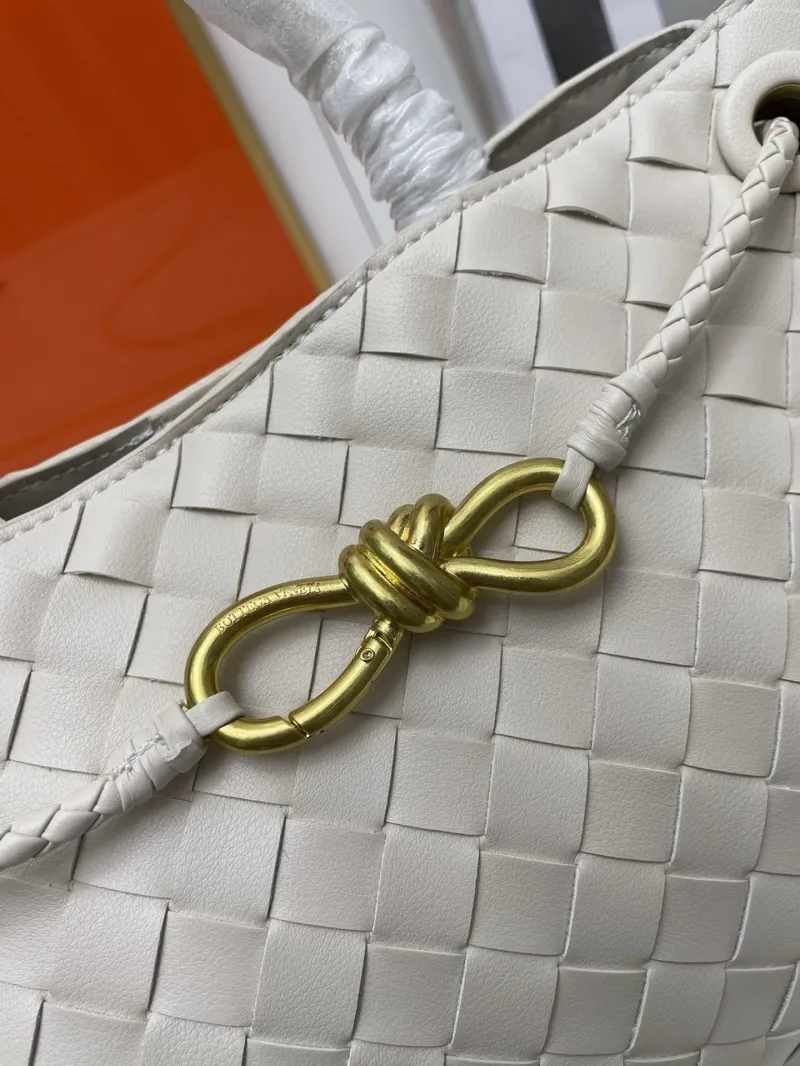 BV S05022 Small Off-white Woven Top Handle Bag - Image 6