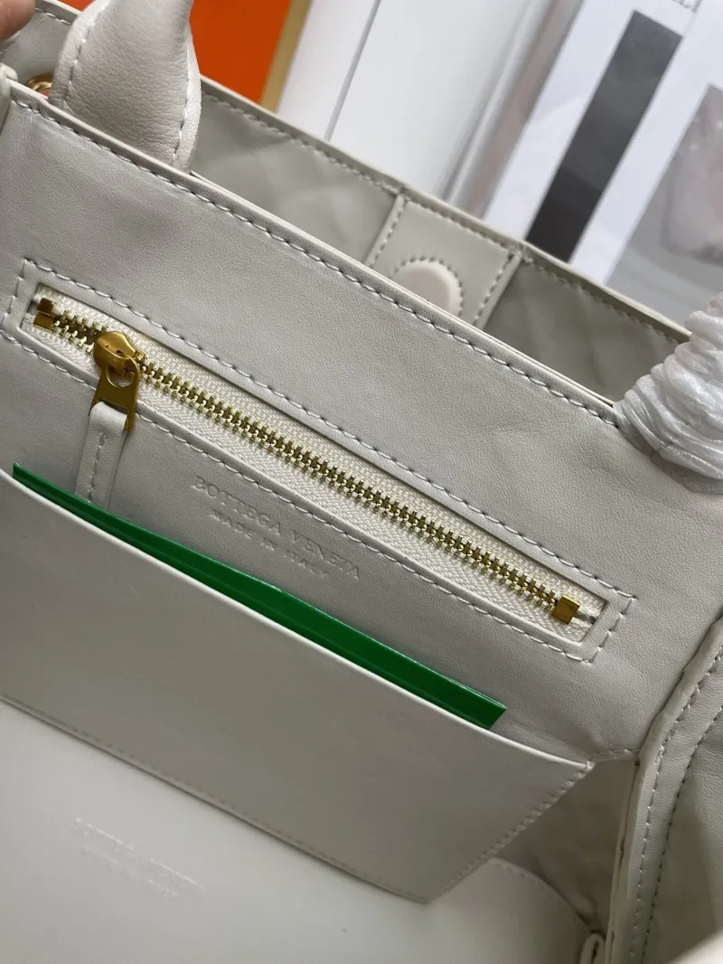 BV S05022 Small Off-white Woven Top Handle Bag - Image 9