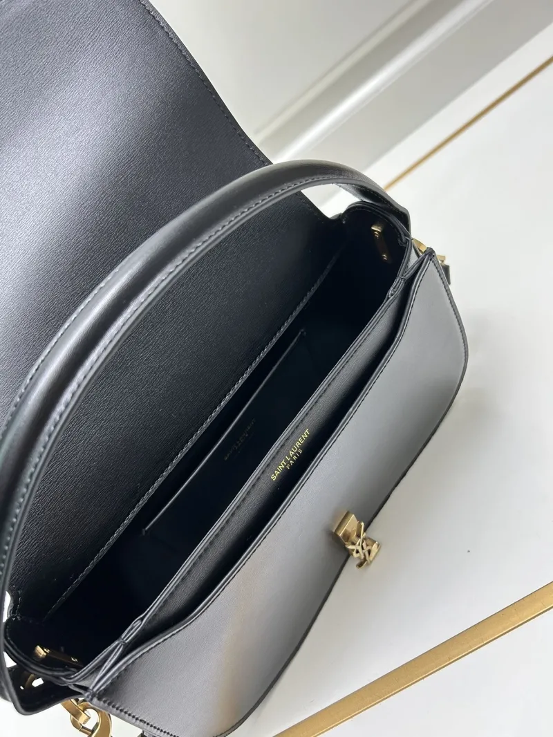 Alternative view of BV Top Handle Bags-341