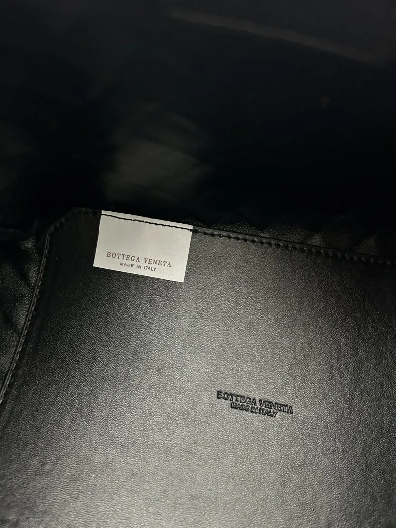 Alternative view of BV Top Handle Bags-373