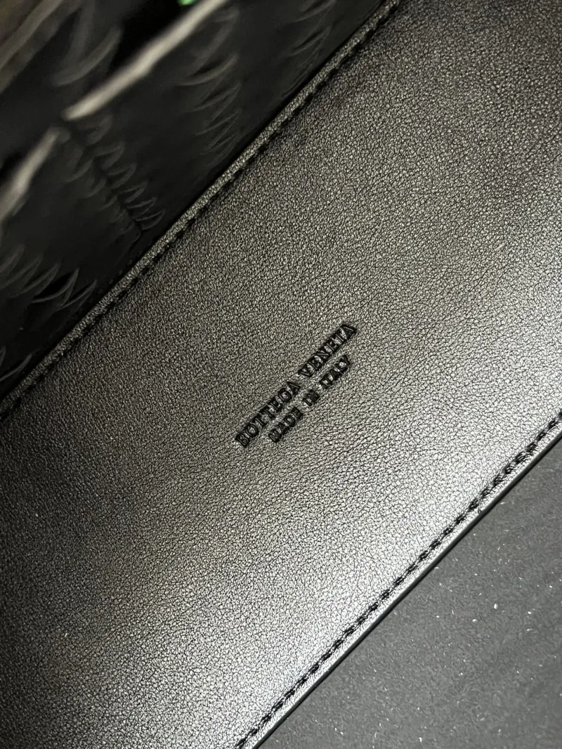 Alternative view of BV Top Handle Bags-387