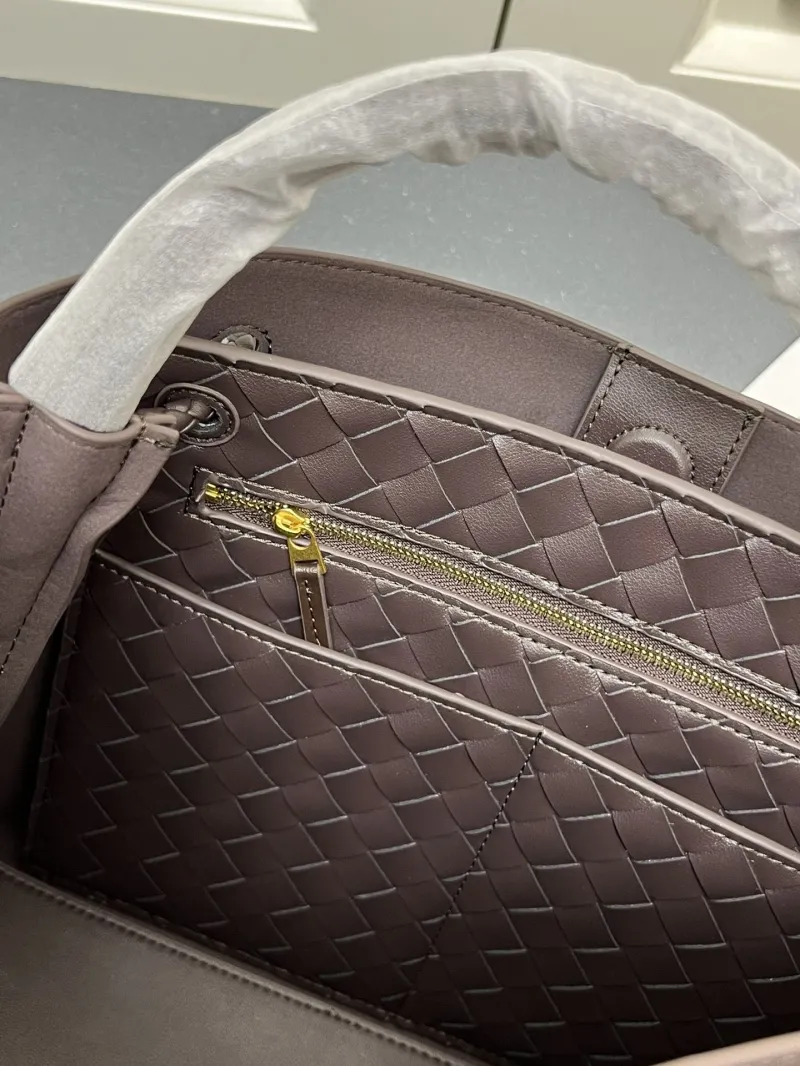 Alternative view of BV Top Handle Bags-388