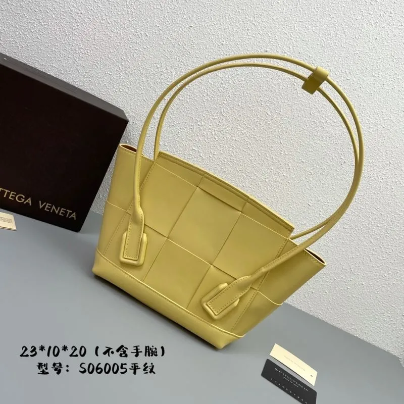 Alternative view of BV Handle Bags-2
