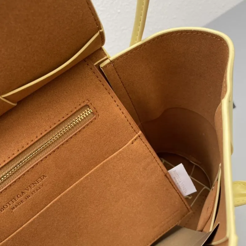 Bottega Veneta S06005 Pale Yellow Leather Shoulder Tote Bag - Image 9