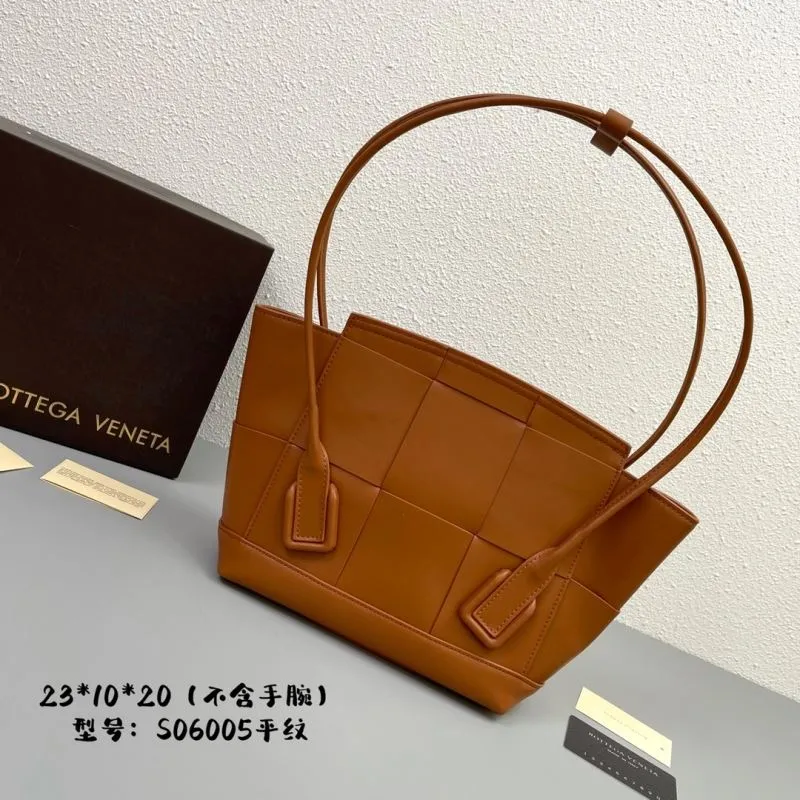 Alternative view of BV Handle Bags-5