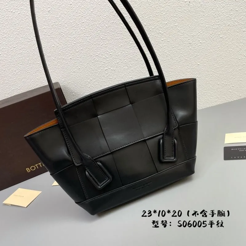 Alternative view of BV Handle Bags-6