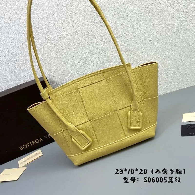 Alternative view of BV Handle Bags-7