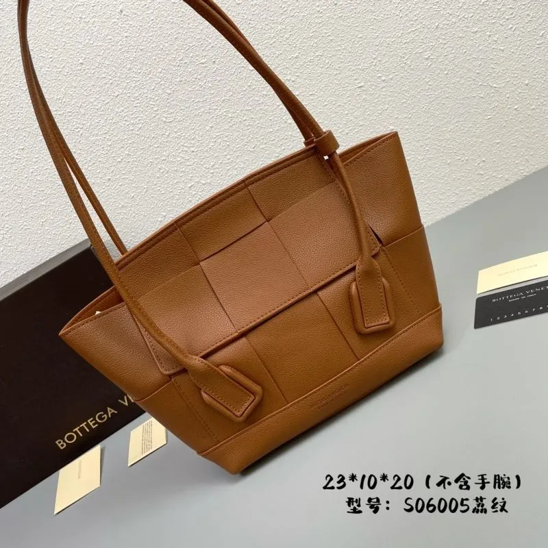 Alternative view of BV Handle Bags-8
