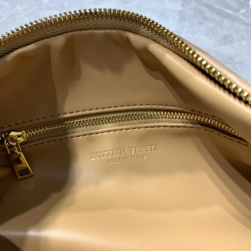 Bottega Veneta 5952 Beige Woven Hobo Bag - Image 9