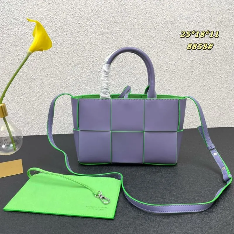 Alternative view of BV Handle Bags-71