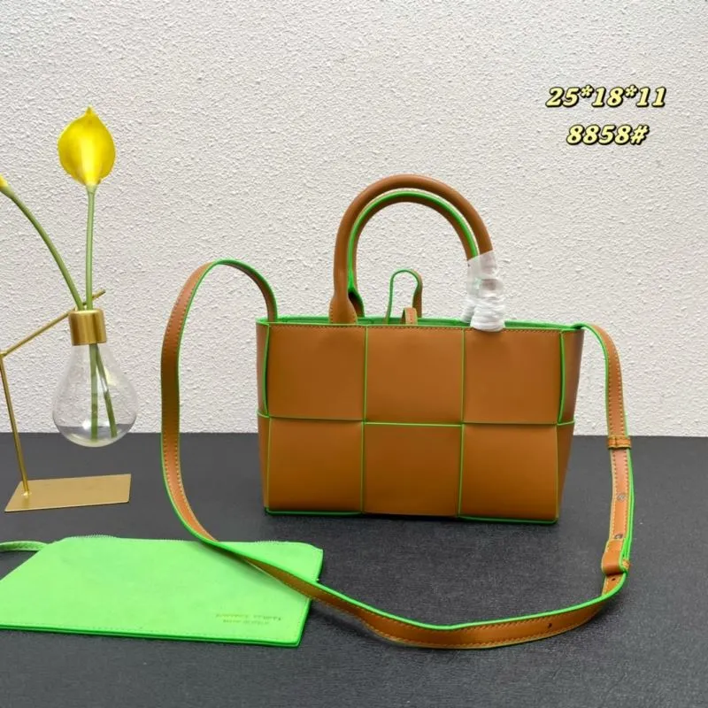 Alternative view of BV Handle Bags-72