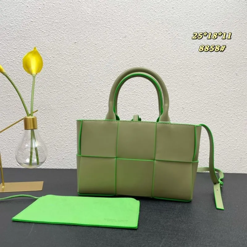 Alternative view of BV Handle Bags-74