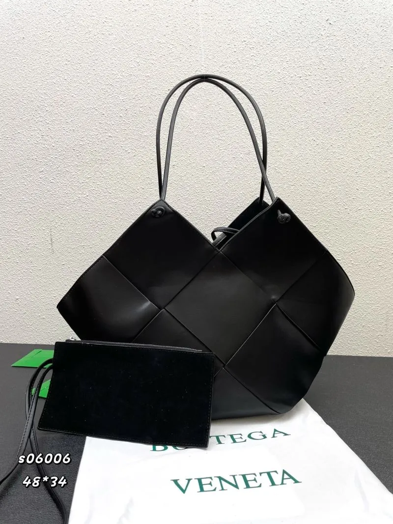 Bottega Veneta Black Leather Tote Bag s06006