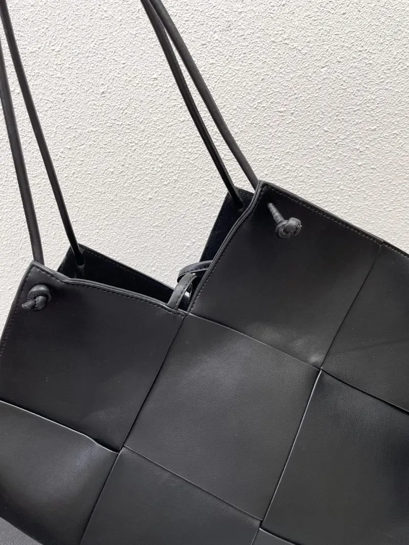 Bottega Veneta Black Leather Tote Bag s06006 - Image 4