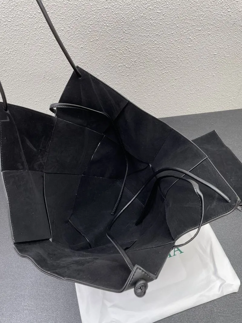 Bottega Veneta Black Leather Tote Bag s06006 - Image 7