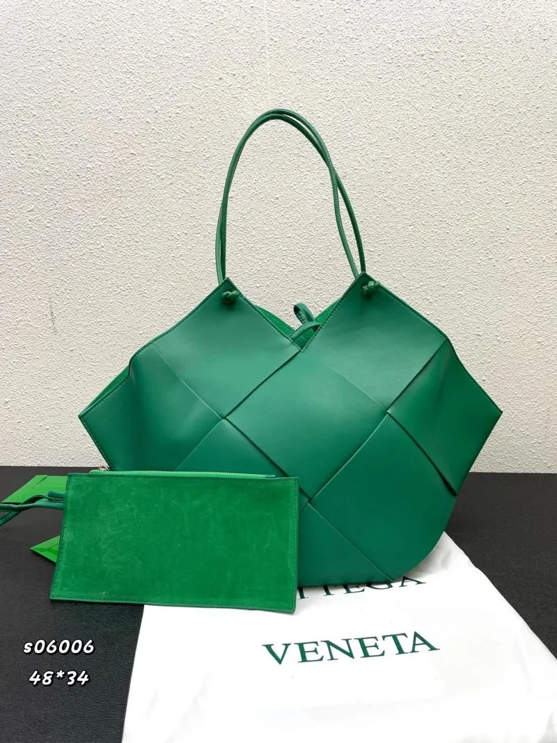 Bottega Veneta Green Tote Bag with Pouch s06006