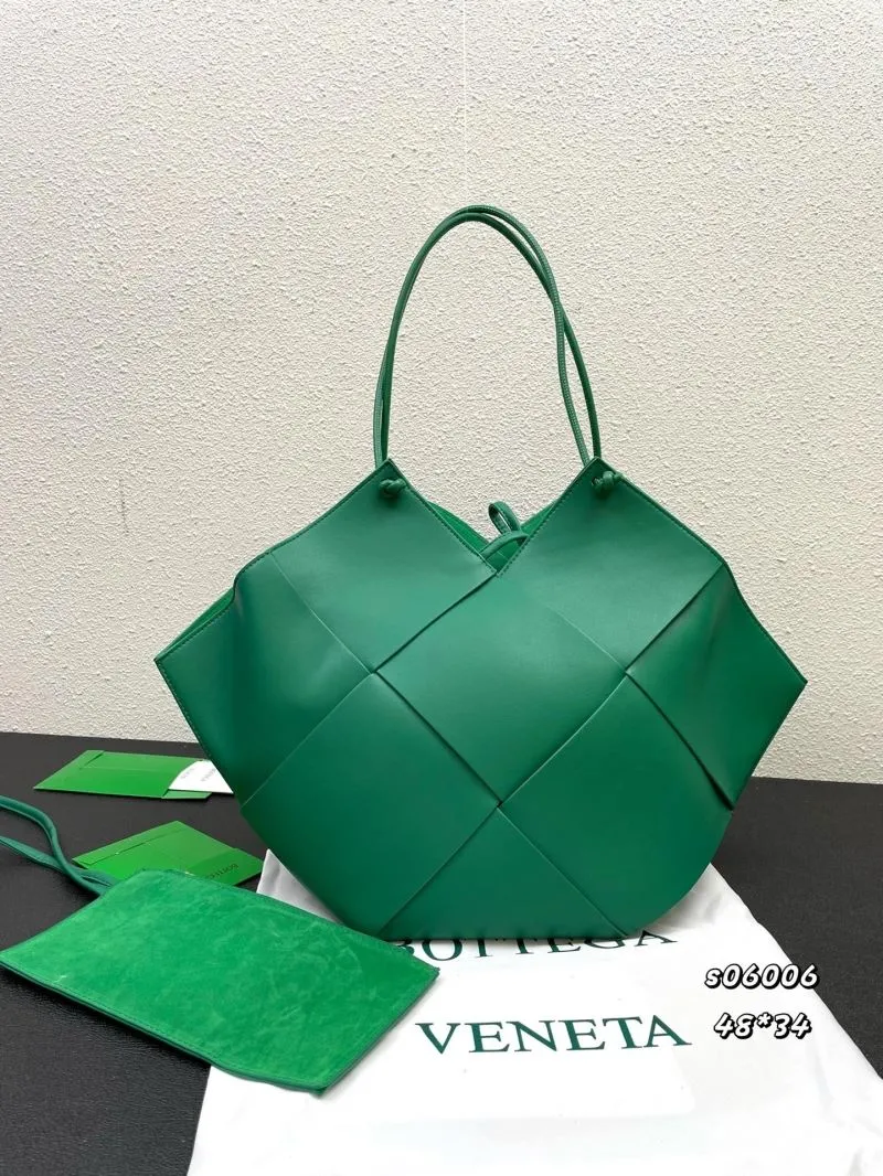 Alternative view of Bottega Veneta Green Tote Bag with Pouch s06006