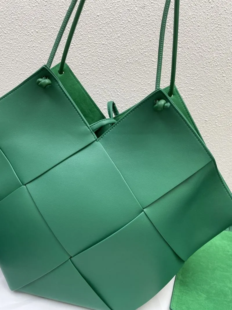 Bottega Veneta Green Tote Bag with Pouch s06006 - Image 5