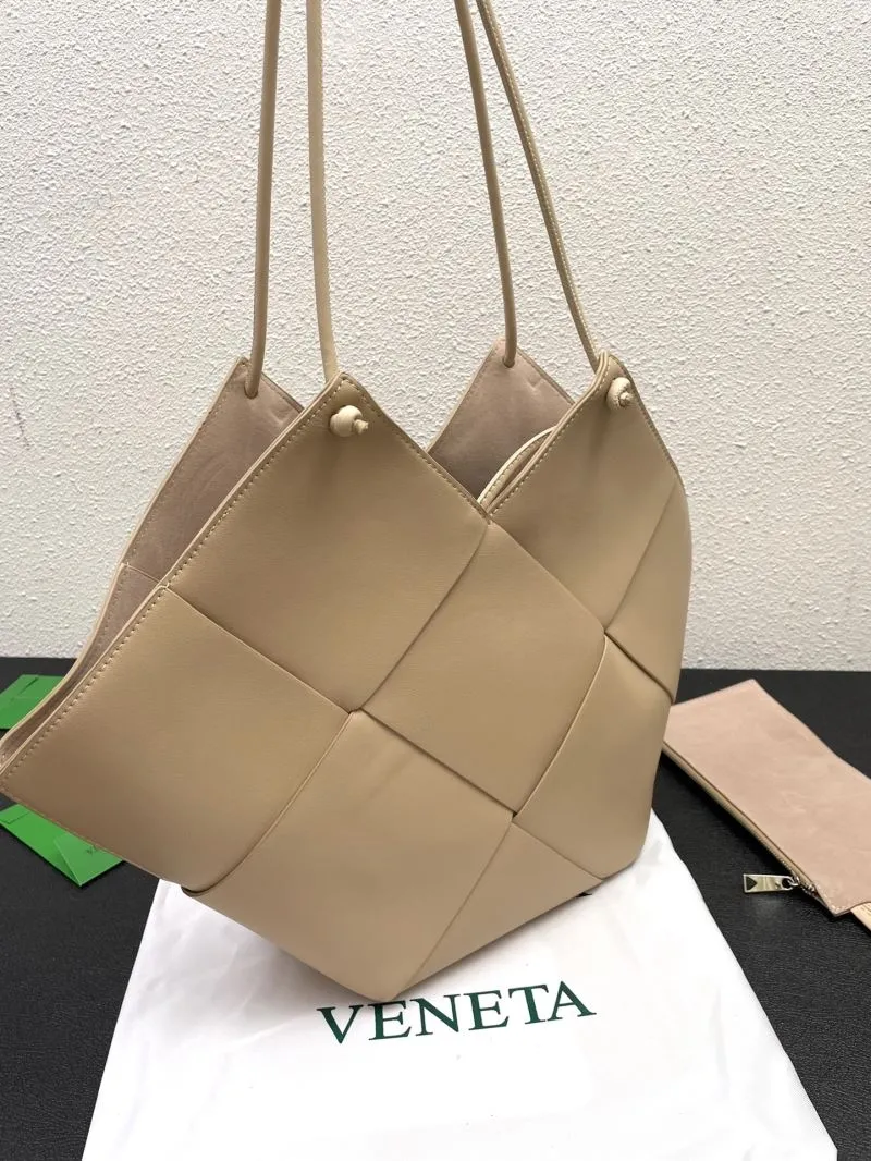 Bottega Veneta Beige Woven Tote Bag with Pouch s06006 - Image 4