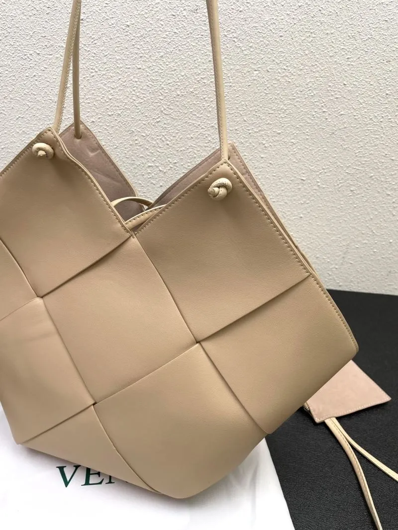 Bottega Veneta Beige Woven Tote Bag with Pouch s06006 - Image 5