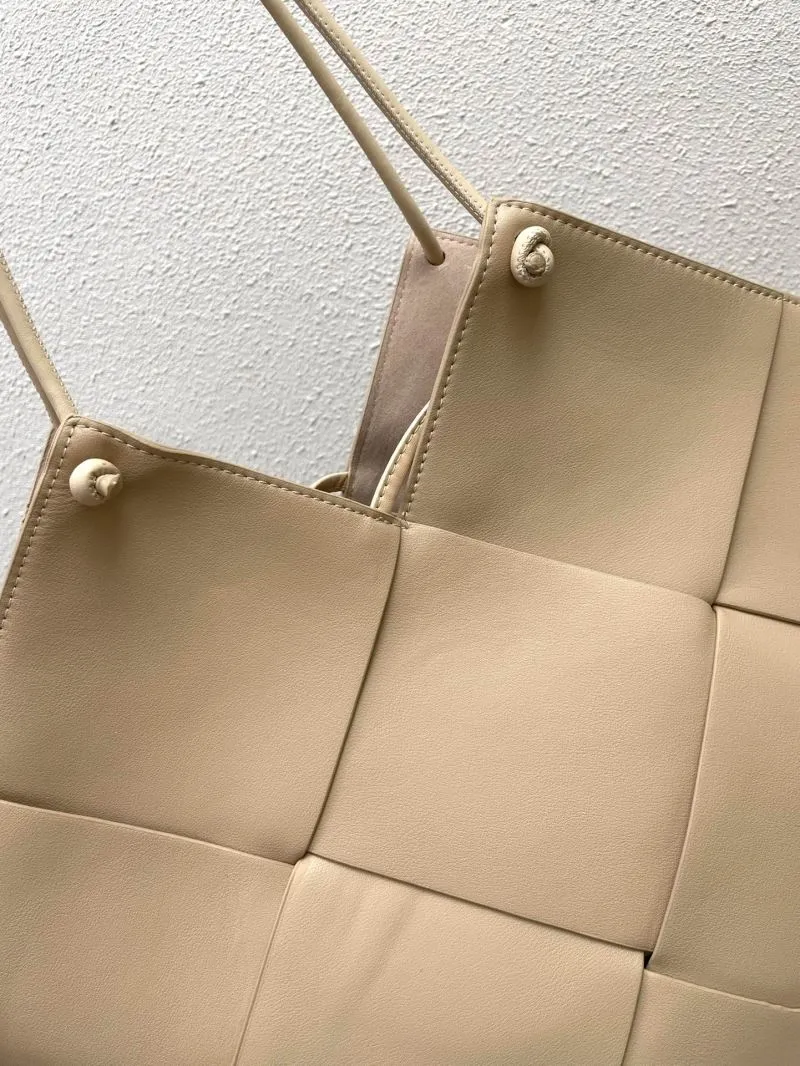 Bottega Veneta Beige Woven Tote Bag with Pouch s06006 - Image 6