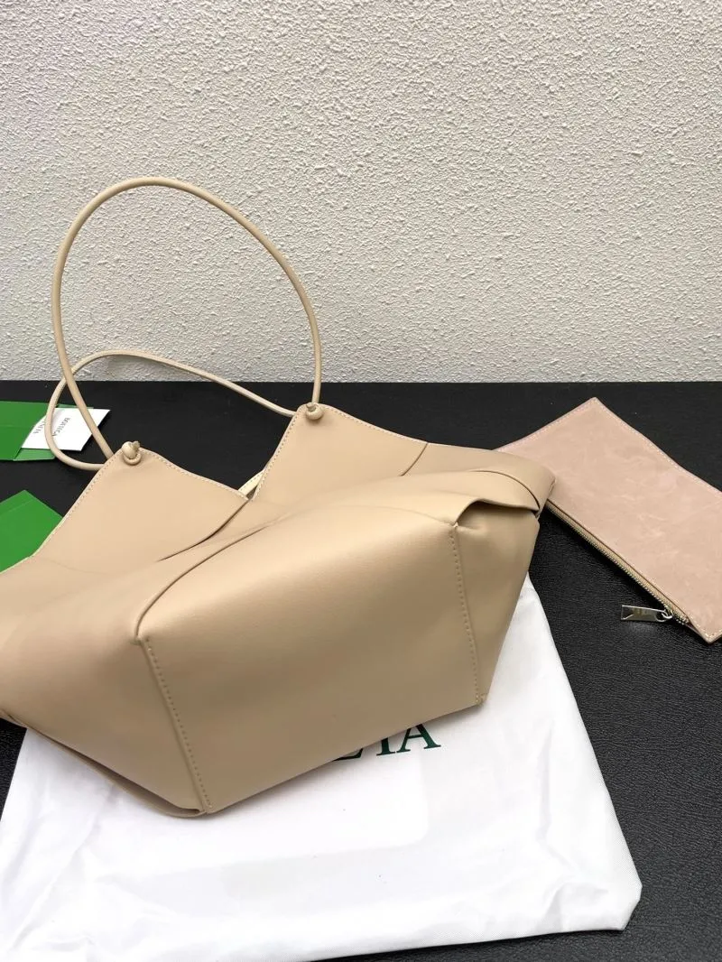 Bottega Veneta Beige Woven Tote Bag with Pouch s06006 - Image 7