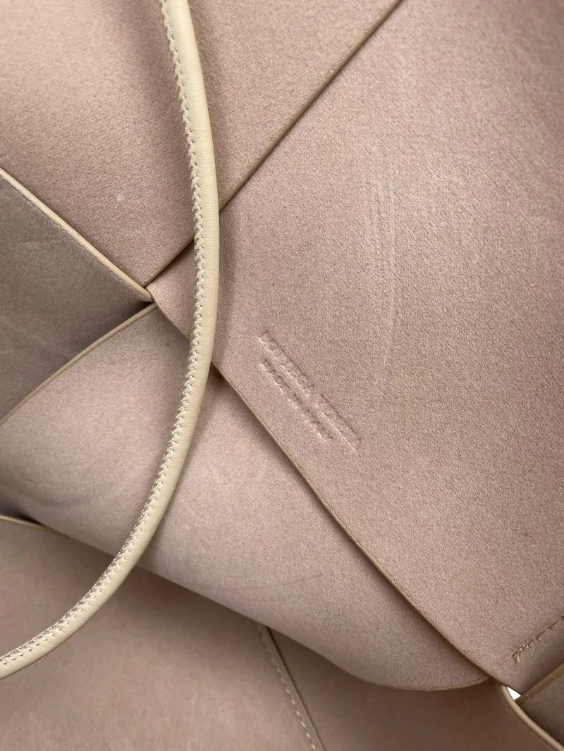 Bottega Veneta Beige Woven Tote Bag with Pouch s06006 - Image 9