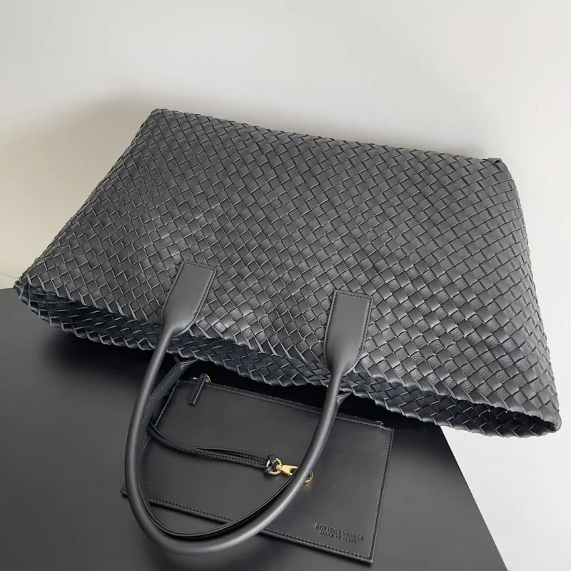 Bottega Veneta Black Woven Leather Tote Bag - Image 6
