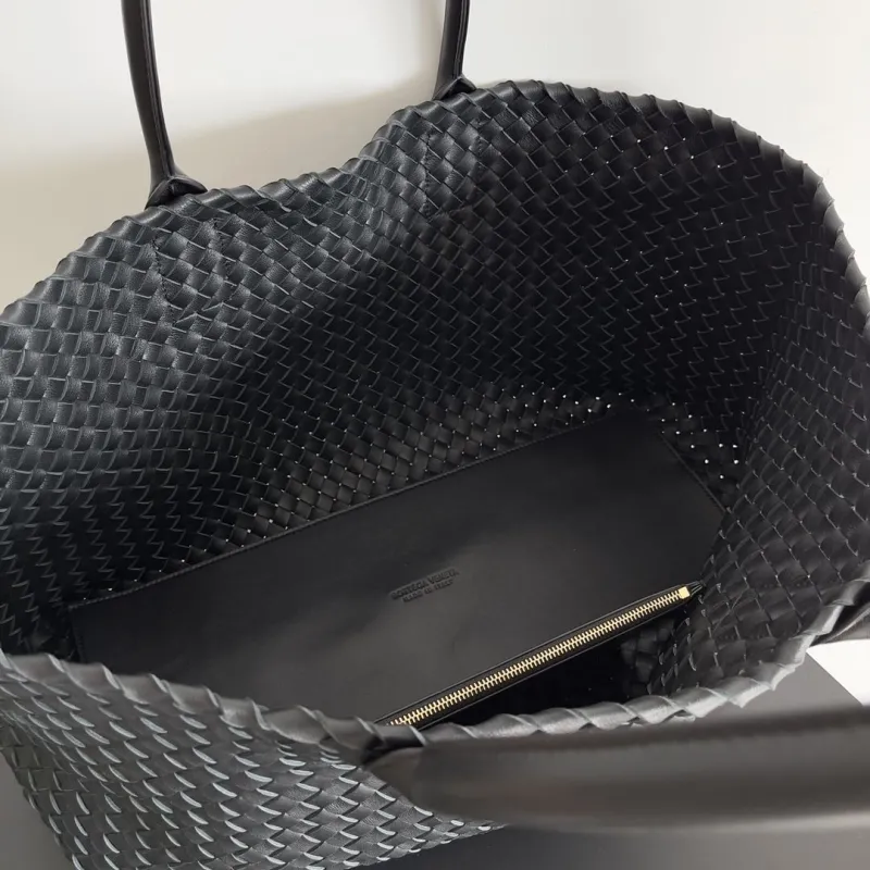 Bottega Veneta Black Woven Leather Tote Bag - Image 9