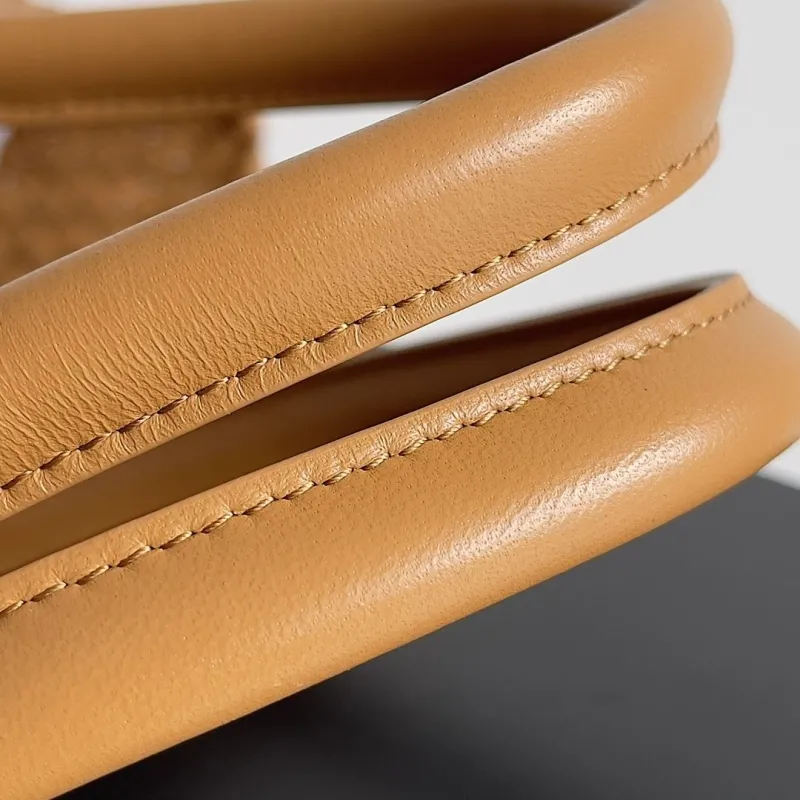 Bottega Veneta Tan Woven Leather Tote Bag - Image 4