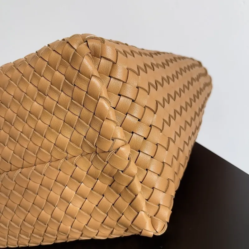 Bottega Veneta Tan Woven Leather Tote Bag - Image 8