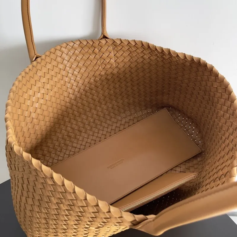 Bottega Veneta Tan Woven Leather Tote Bag - Image 9