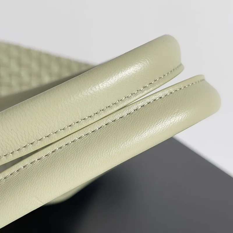 Bottega Veneta Intrecciato Light Green Leather Tote Bag - Image 4