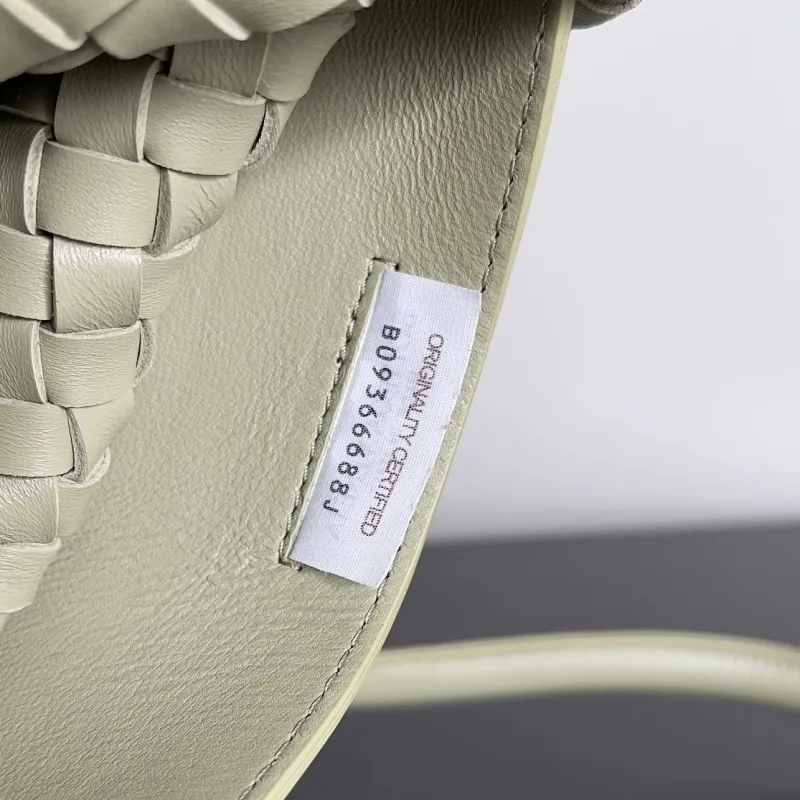 Bottega Veneta Intrecciato Light Green Leather Tote Bag - Image 7