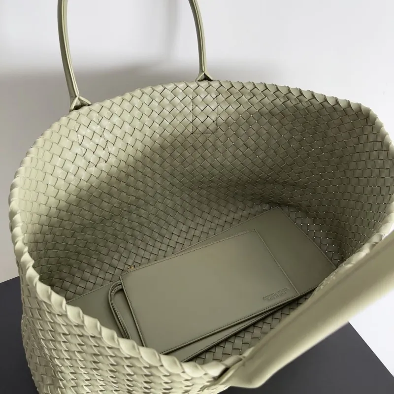Bottega Veneta Intrecciato Light Green Leather Tote Bag - Image 9