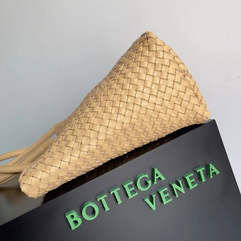 Bottega Veneta Beige Intrecciato Tote Bag B09366688J - Image 7
