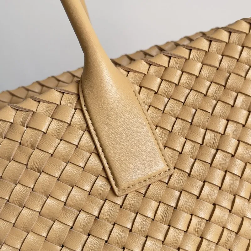 Bottega Veneta Beige Intrecciato Tote Bag B09366688J - Image 8