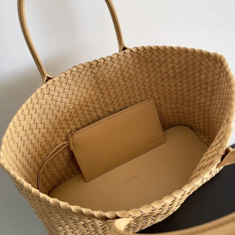 Bottega Veneta Beige Intrecciato Tote Bag B09366688J - Image 9