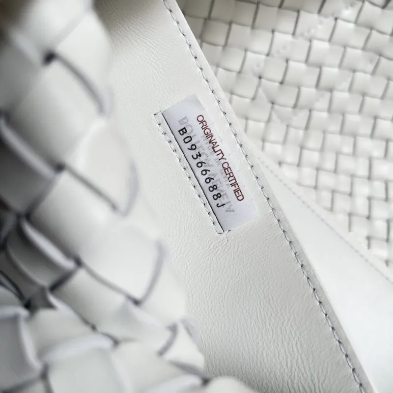 Bottega Veneta White Intrecciato Tote Bag - Image 8