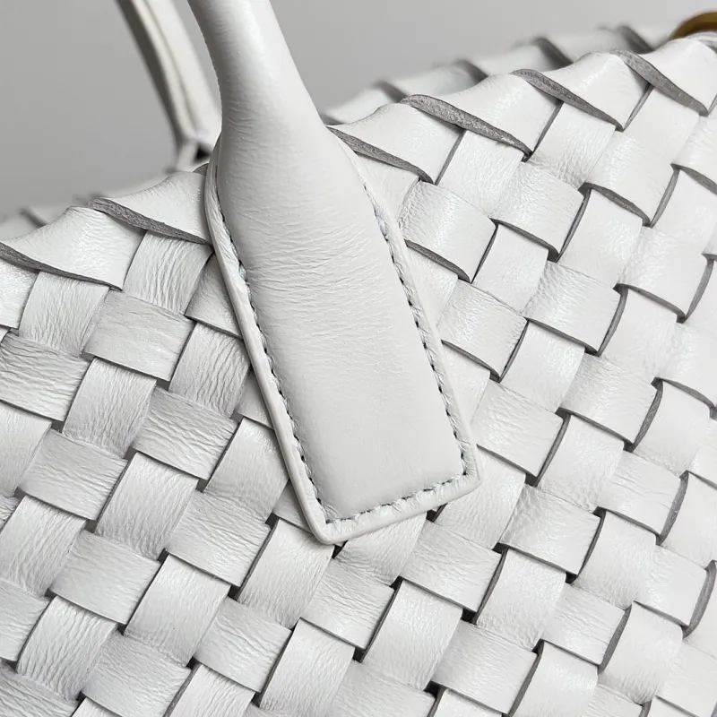 Bottega Veneta White Woven Tote Bag - Image 4