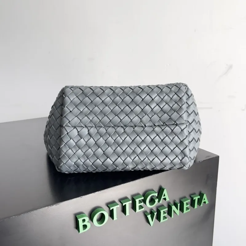 Bottega Veneta Gray Woven Leather Handbag - Image 3