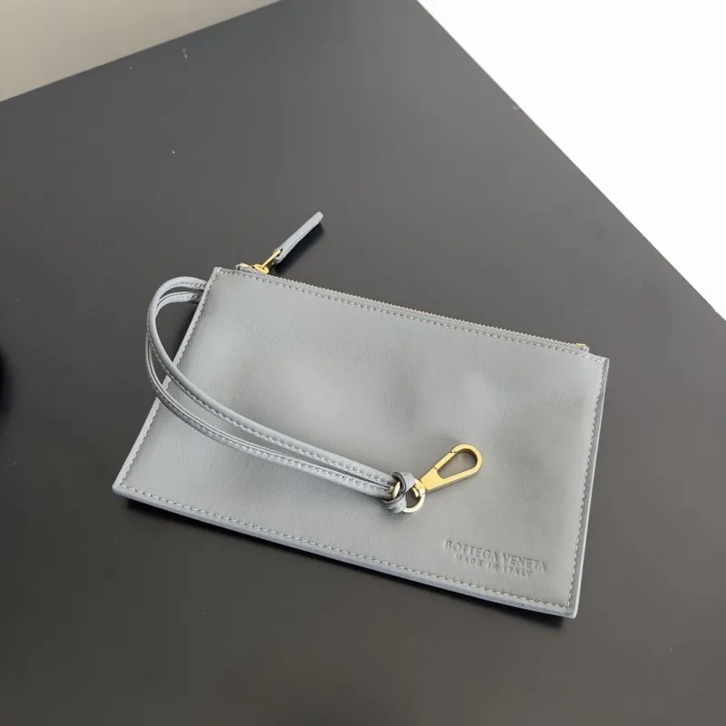 Bottega Veneta Gray Woven Leather Handbag - Image 7