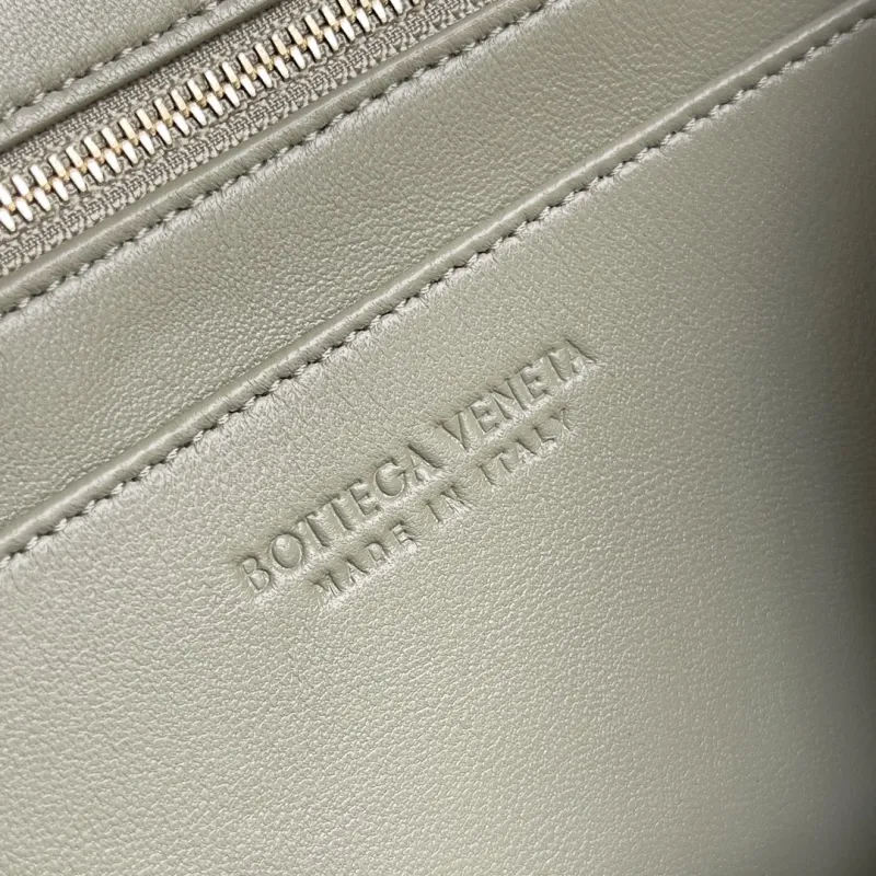 Bottega Veneta Light Green Woven Leather Handbag - Image 8