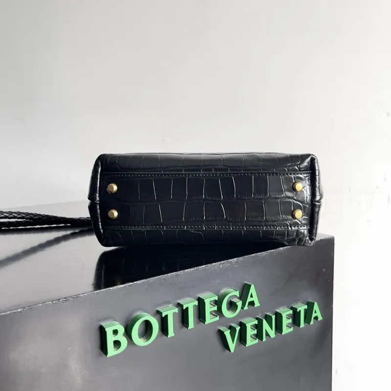 Bottega Veneta Black Croc Embossed Tote Bag 81 - Image 4
