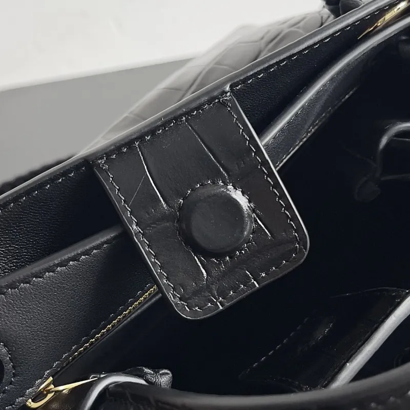 Bottega Veneta Black Croc Embossed Tote Bag 81 - Image 8