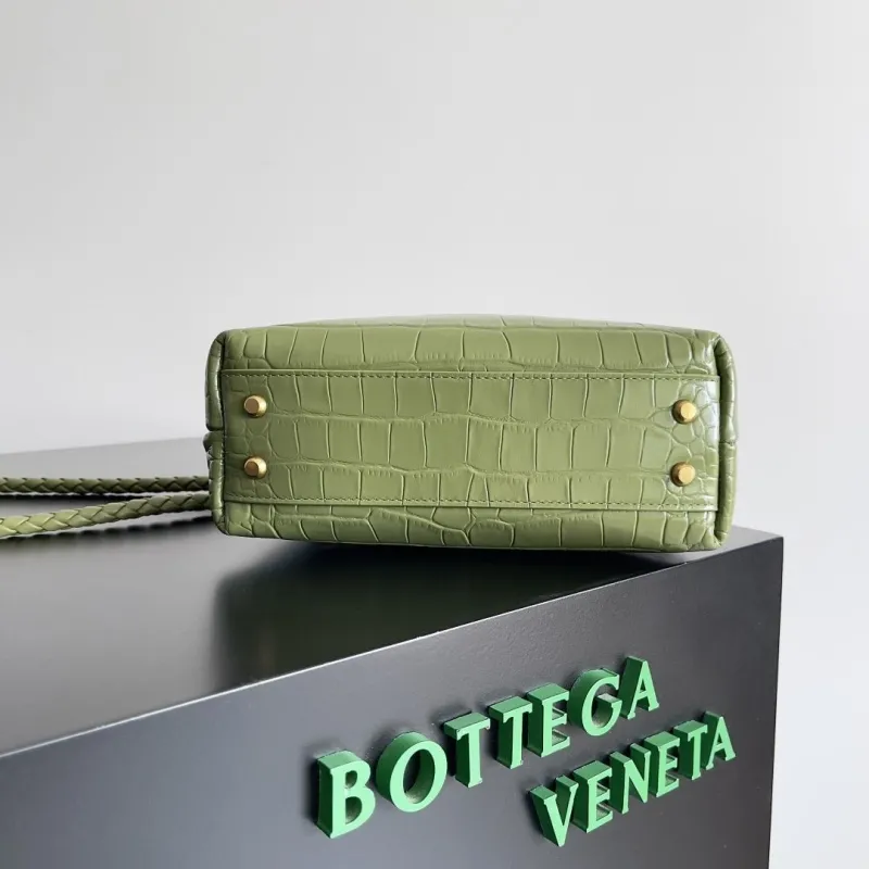 Bottega Veneta Green Croc Embossed Tote Bag 87 - Image 4