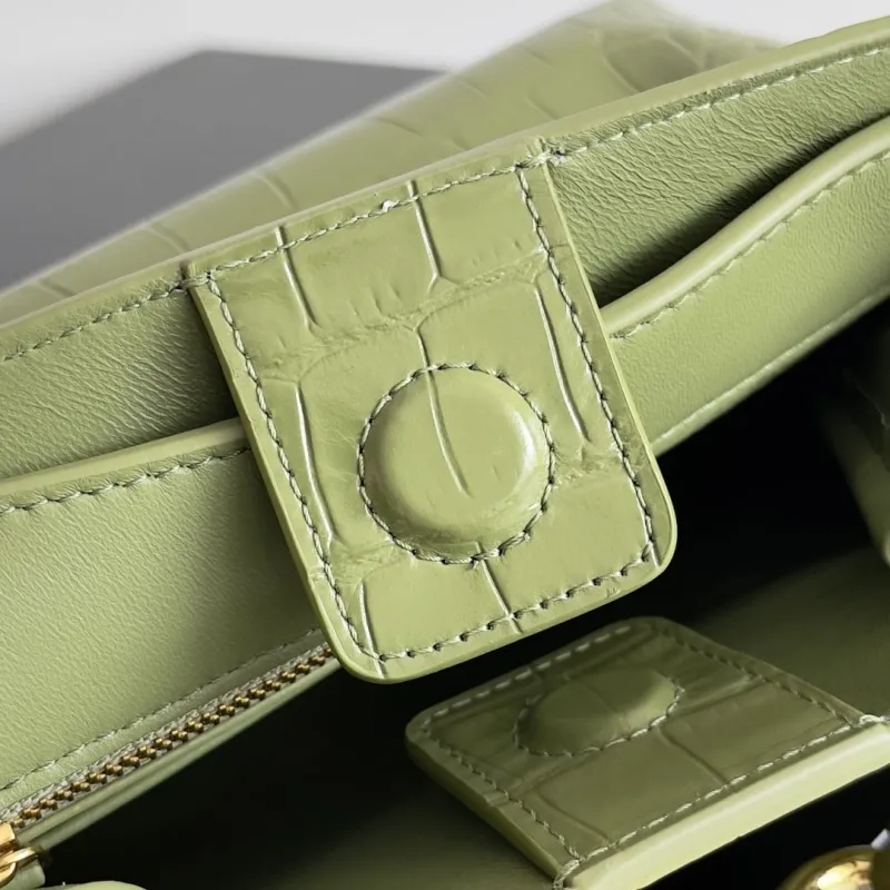 Bottega Veneta Green Croc Embossed Tote Bag 87 - Image 7
