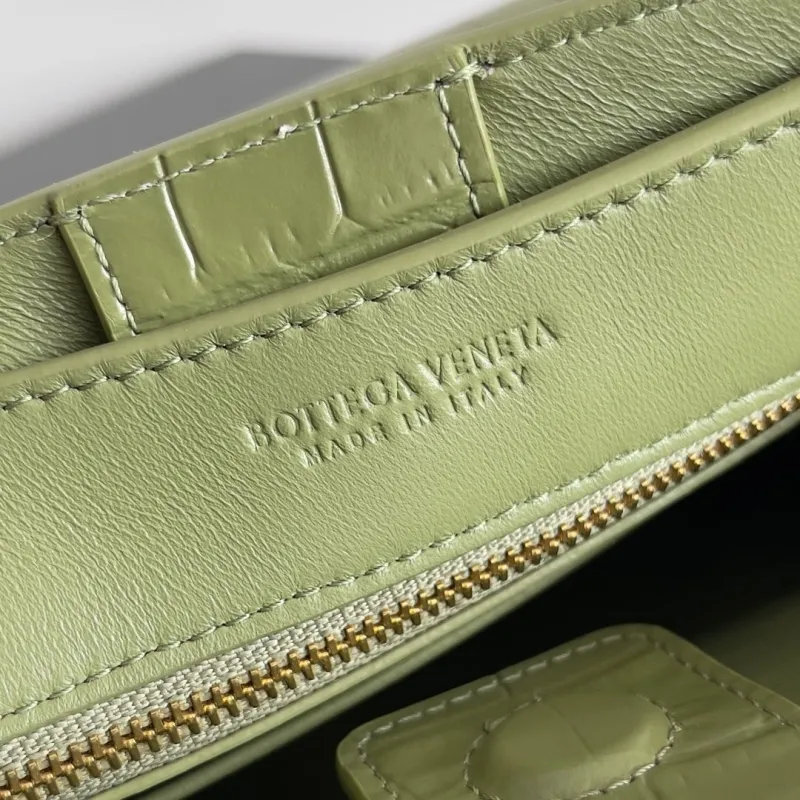 Bottega Veneta Green Croc Embossed Tote Bag 87 - Image 8