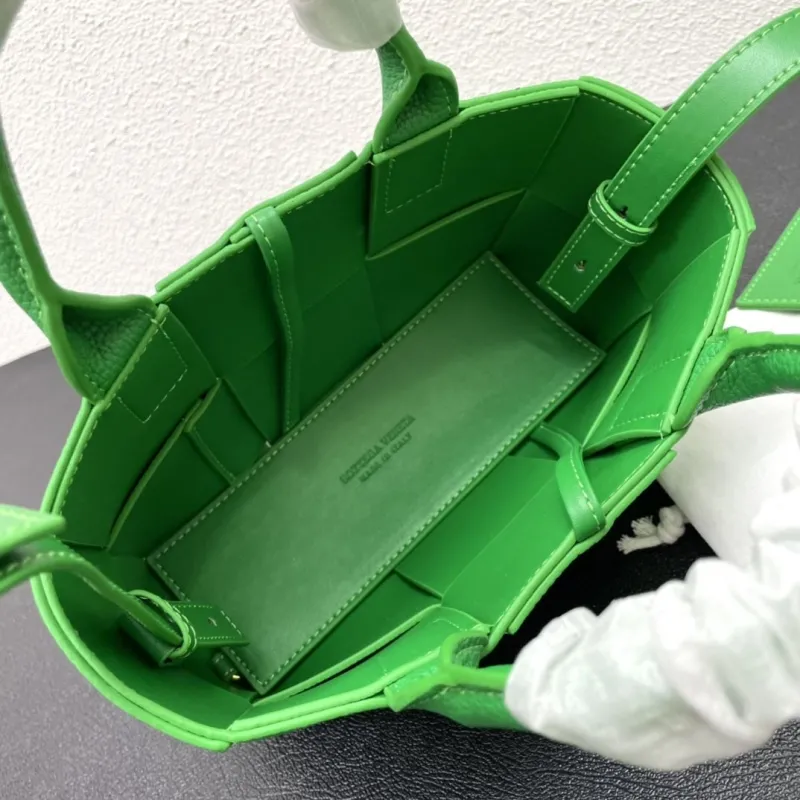 Bottega Veneta Green Small Tote Bag S06002 - Image 7