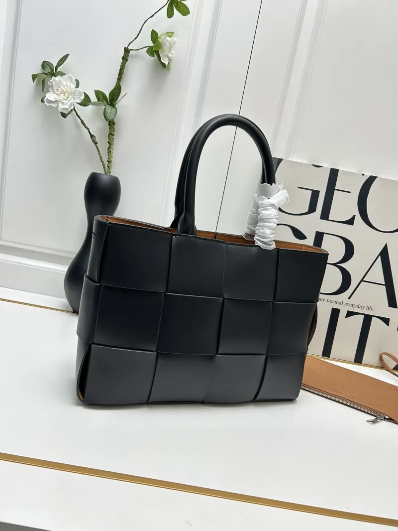 BV Black Woven Leather Tote Bag S06003 - Image 3